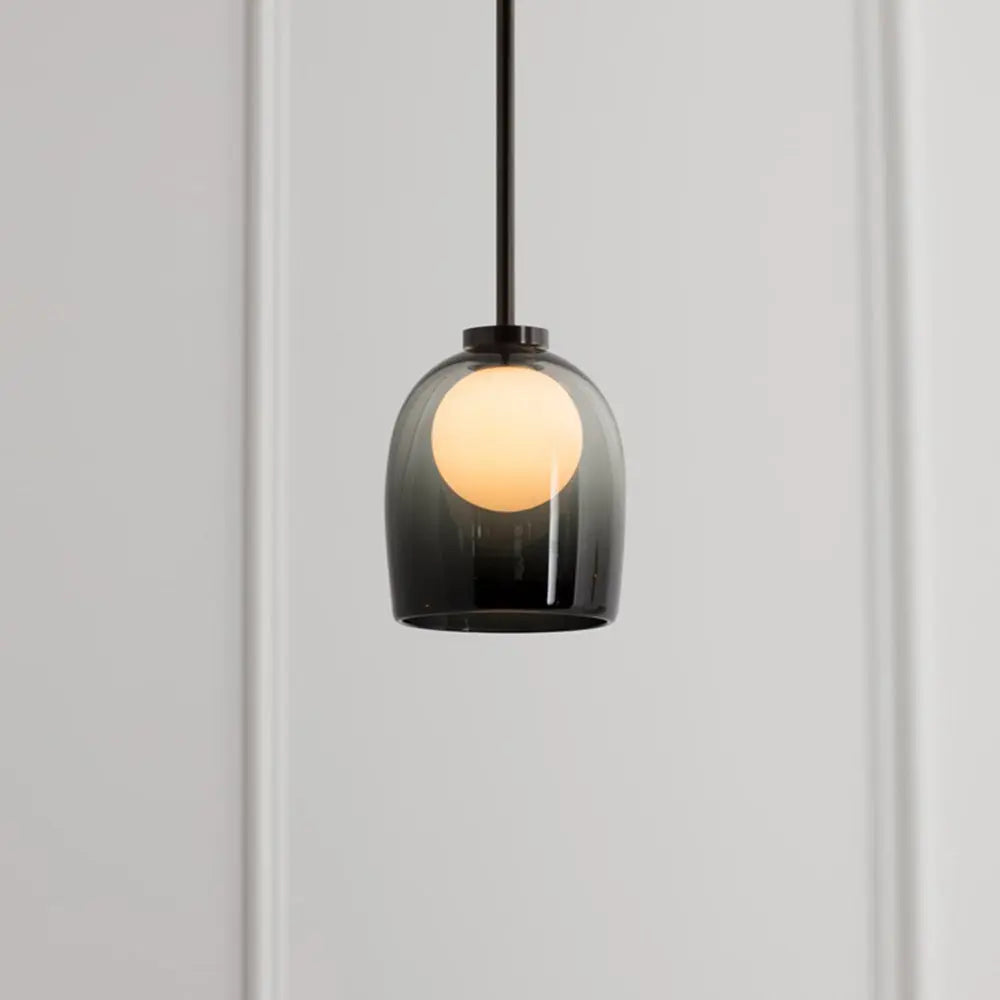 LumiSphere - Trendy Pendel med Lys Glasskule for Elegant Belysning Motelys