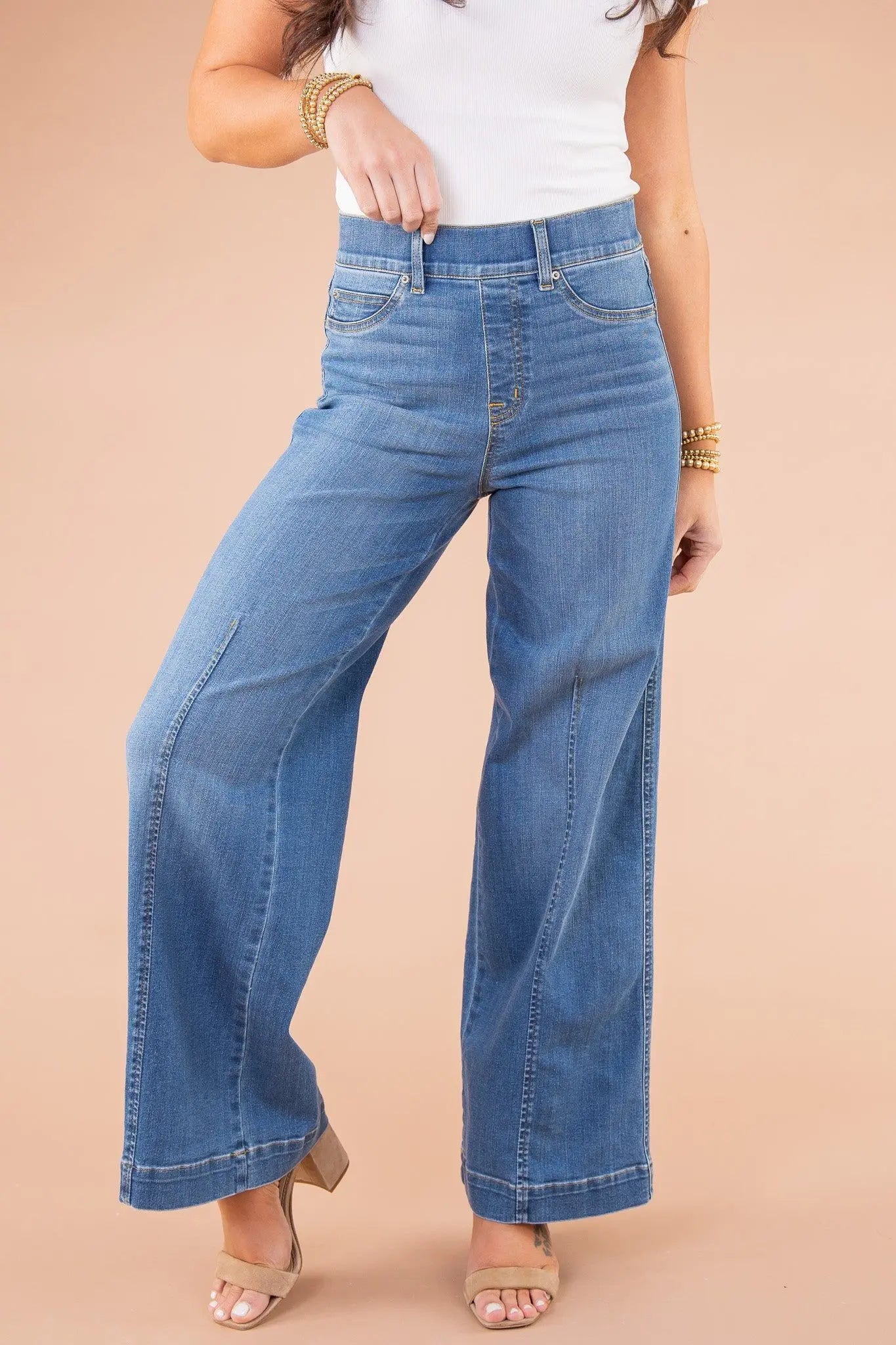 TrendyVibes - Jeans med Utslått Høy Midje for En Elegant Silhuett Motelys
