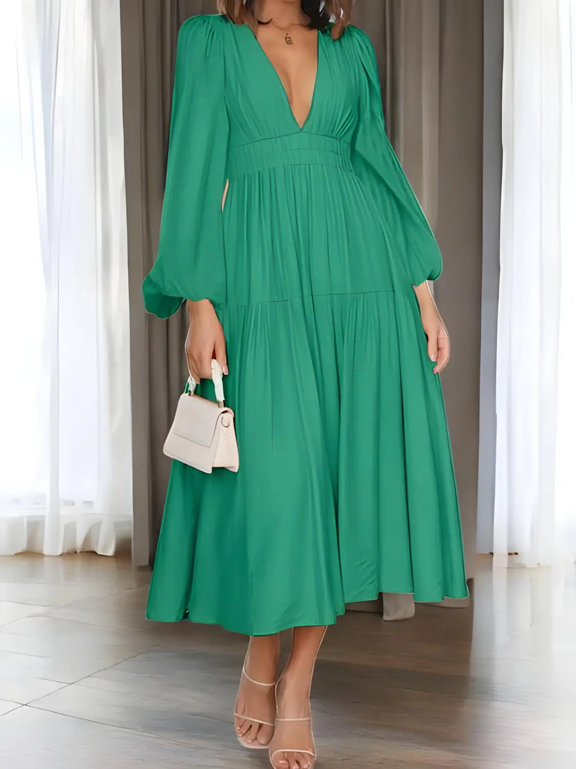 GlamourWave - Stilfull Maxikjole med Dyp V-Hals for Elegante Anledninger Motelys