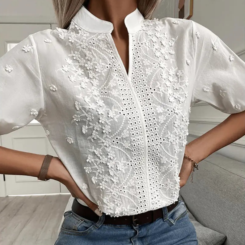 LuxeStyle - Delikat Bluse med Hul V-hals og Blonder for En Sofistikert Look Motelys