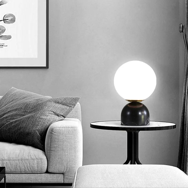 Bordlampe med isk glasskule Motelys