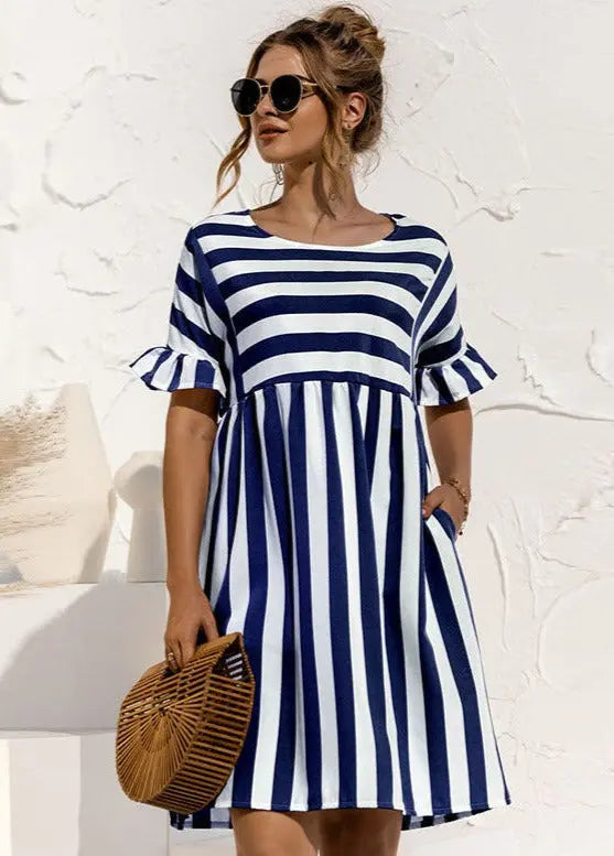 FashionWave - Sjarmerende Stripete Kjole for Varme Dager Motelys