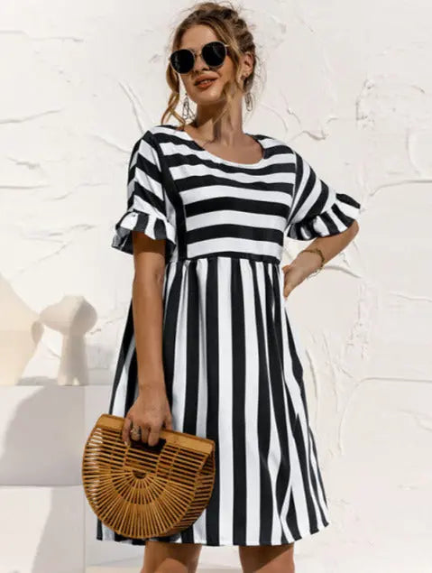 FashionWave - Sjarmerende Stripete Kjole for Varme Dager Motelys