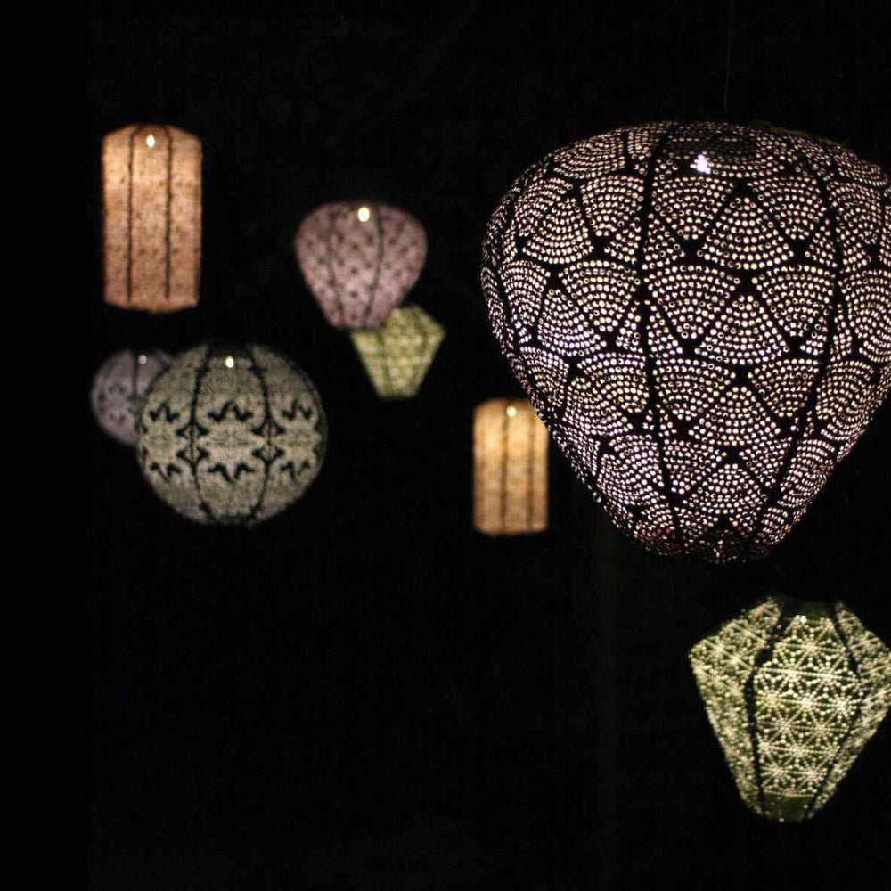 SkyGlow - Fantastisk Varmluftsballong med Solcellelykt for Kveldsstemning Motelys
