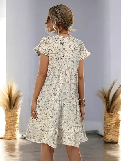 Noir Meadow – Blomstret Sommerkjole med Volanger Motelys