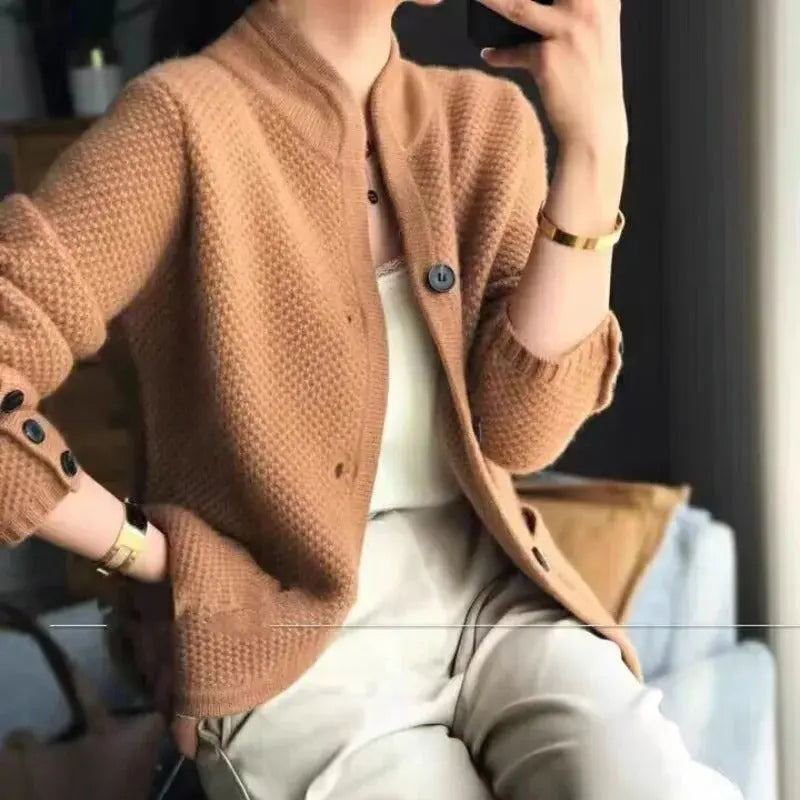 Elena – Elegant Strikket Cardigan for Alle Sesonger Motelys