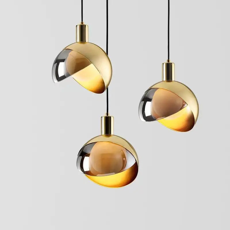 LuxeGlow - Fantastisk Pendellampe i Gullglass for Elegant Belysning Motelys