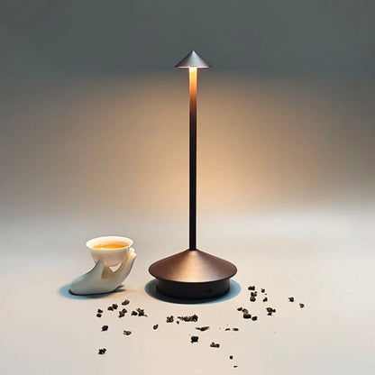 Stilfull bordlampe Motelys