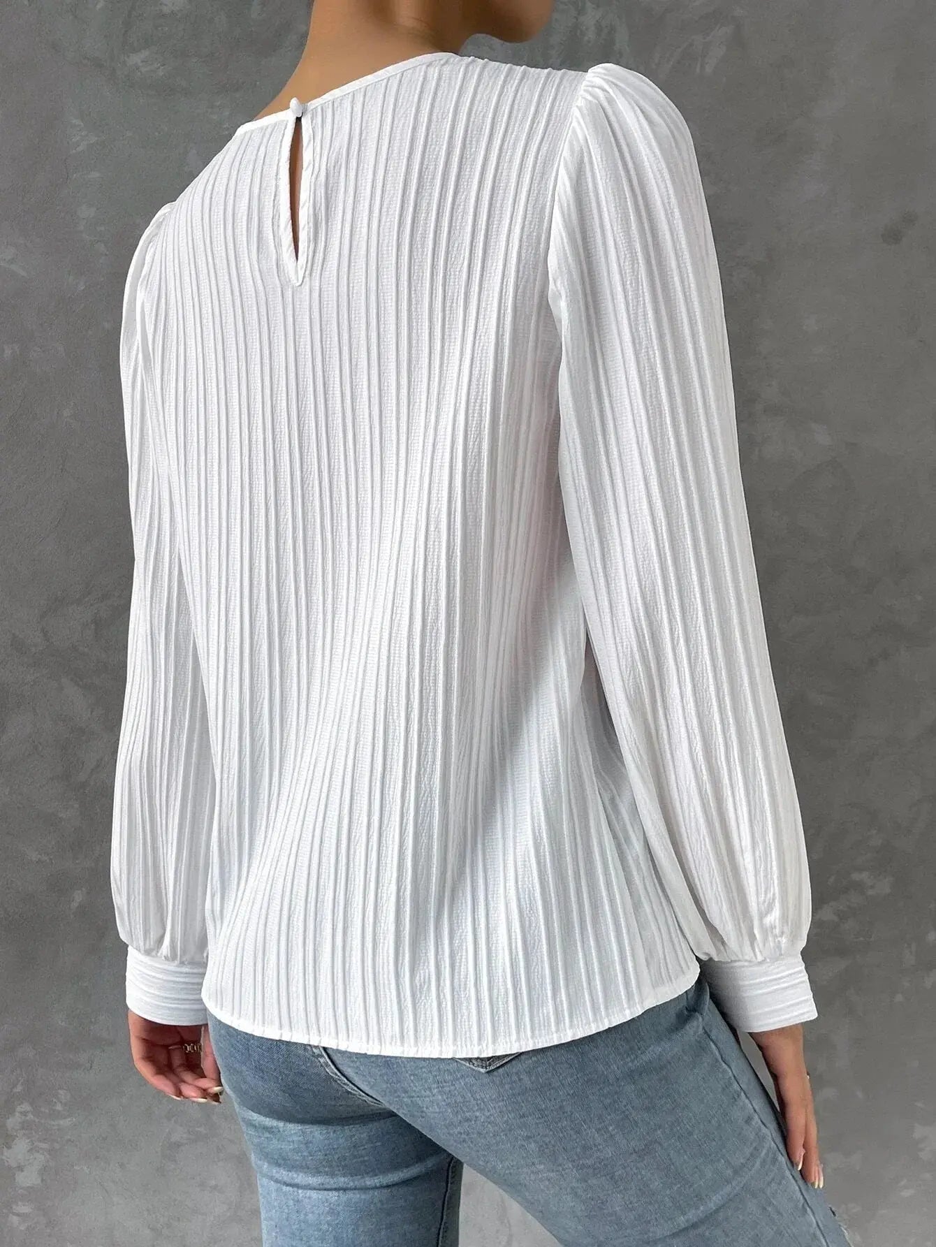 ChicStyle - Elegant Bluse med Lange Ermer for Hverdag og Fest Motelys