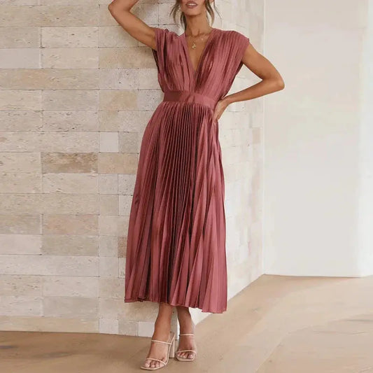 DressGlam - Elegant Plissert Maxikjole for Vår- og Sommerfester Motelys