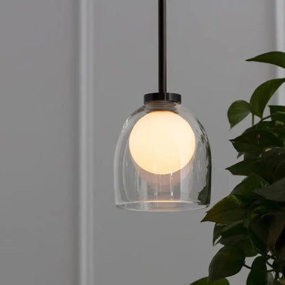 LumiSphere - Trendy Pendel med Lys Glasskule for Elegant Belysning Motelys