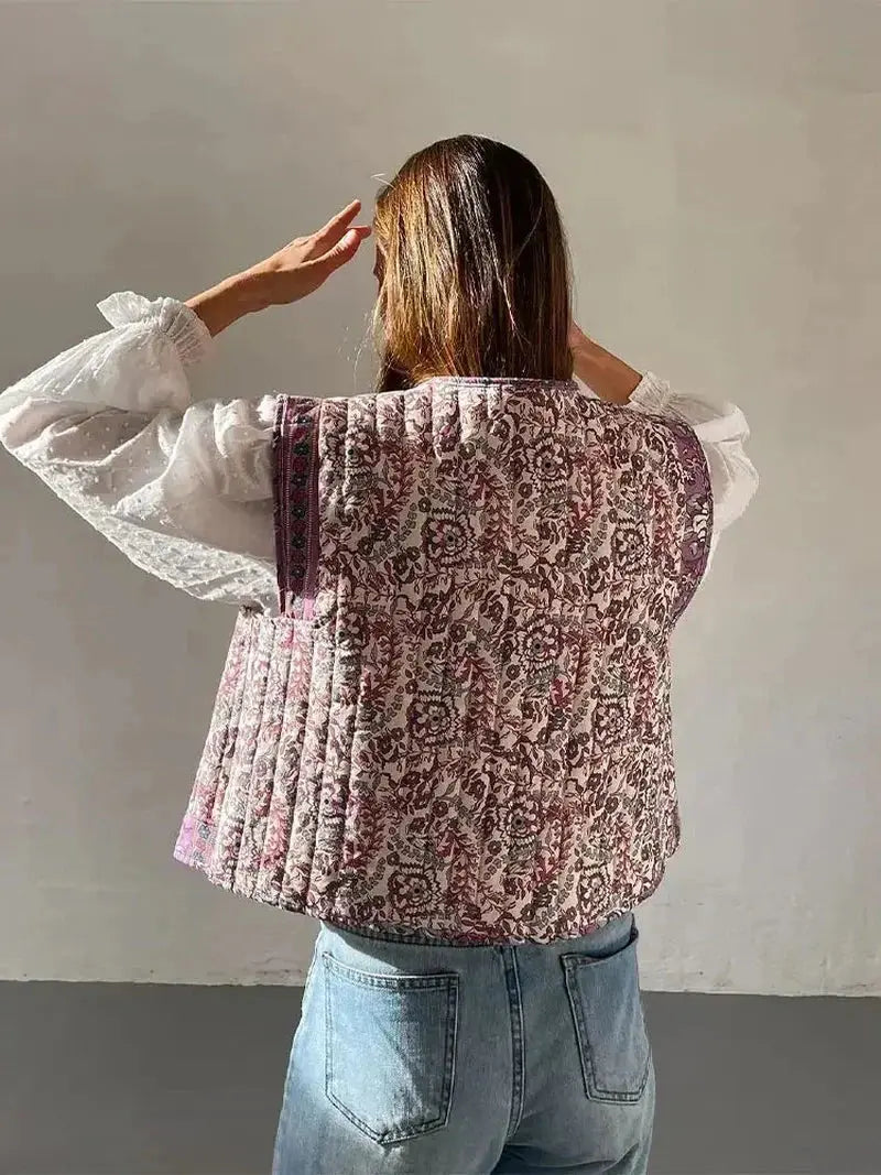 FloralChic - Vattert Gilet med Blomstermønster for En Trendy Look Motelys