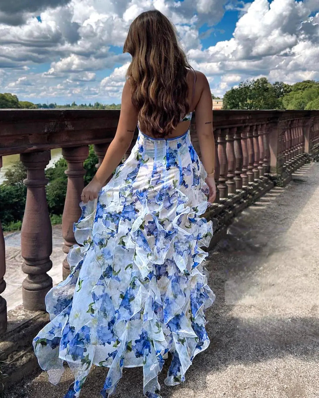 FloralDream - Blomstret Sommerkjole med Volanger for En Perfekt Sommerlook Motelys