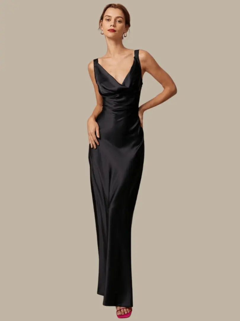 SatinLuxe - Elegant Maxi-Kjole med Satinert Hals Motelys