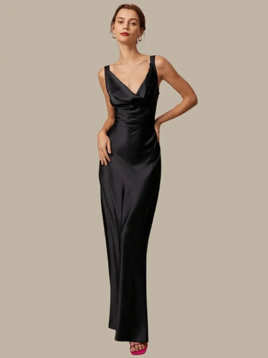 SatinLuxe - Elegant Maxi-Kjole med Satinert Hals Motelys