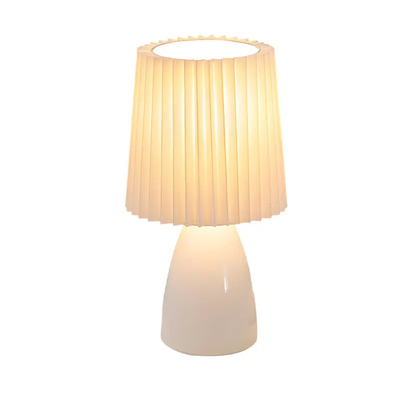 GlassGlow - Elegant Bordlampe med Glassfot for Ditt Hjem Motelys