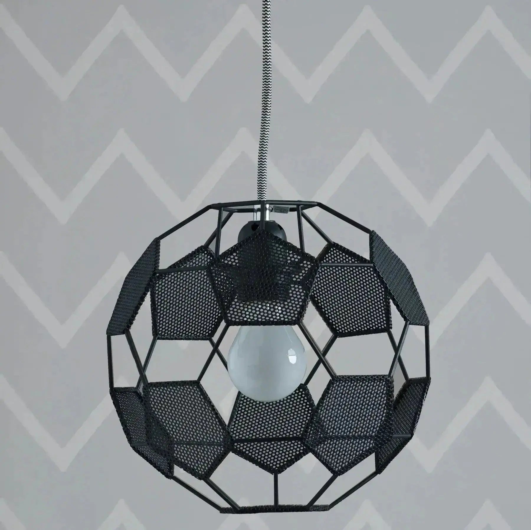 SportyGlow - Kreativ Pendellampe med Fotballskygge for Ungdomsrom Motelys