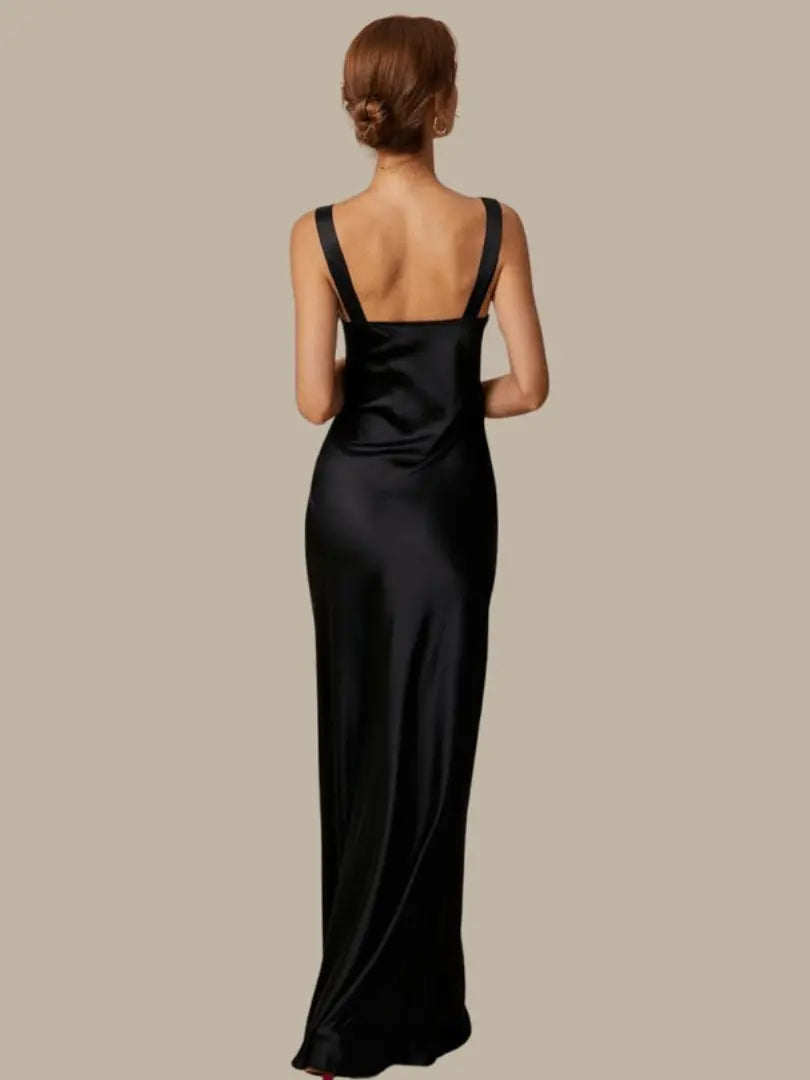 SatinLuxe - Elegant Maxi-Kjole med Satinert Hals Motelys
