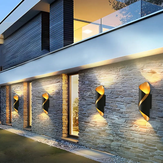 BrightNest - Elegant Utendørs Vegglampe for Sikker Belysning Motelys