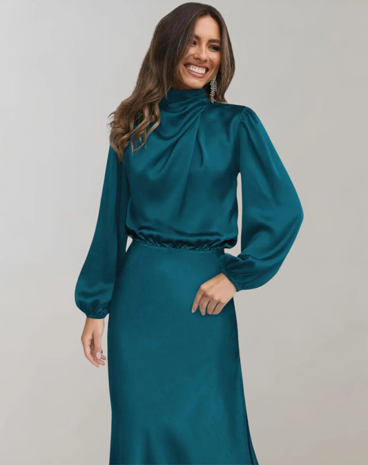 GlamStyle - Elegant Satengkjole med Lange Ermer for Spesielle Anledninger Motelys