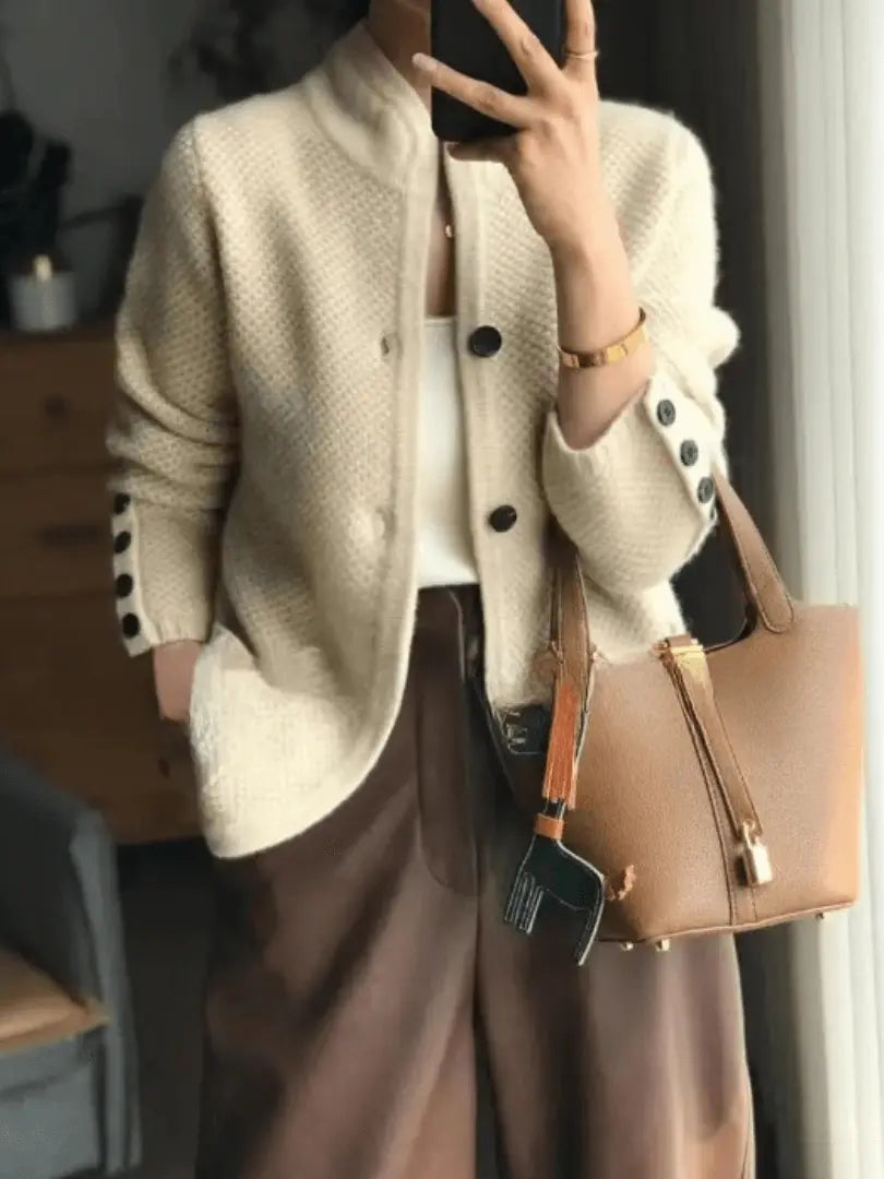 CozyCove - Elegant Ullcardigan til Dame for Varm Komfort Motelys