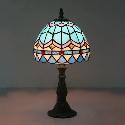GlassArt - Elegant Lampe i Farget Glass med Blylinjer for Unik Stil Motelys