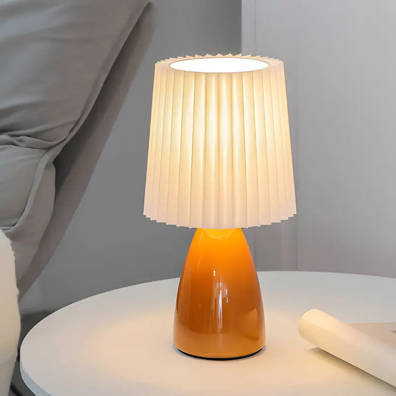 GlassGlow - Elegant Bordlampe med Glassfot for Ditt Hjem Motelys