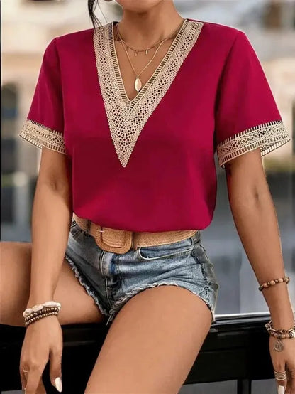 ChicVibes - Sommertopp med Heklet V-utringning for Trendy Stil Motelys