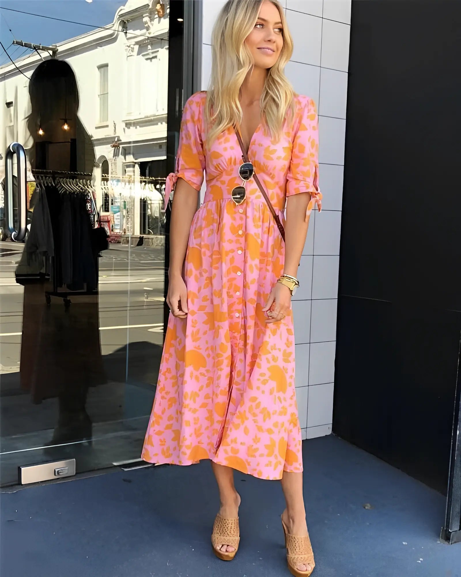 FashionFusion - Lekker Kjole med Mønster for Vår og Sommer Motelys