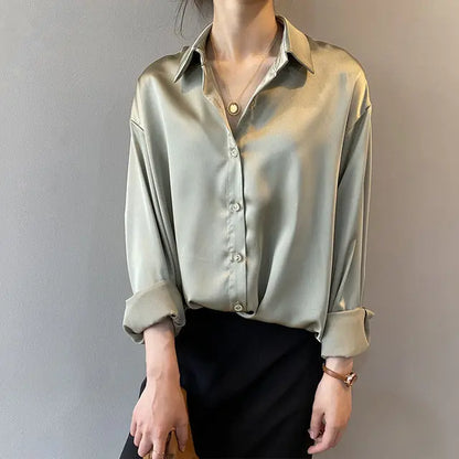 SilkGlow - Elegant Satengbluse med Lange Ermer til Stilige Anledninger Motelys
