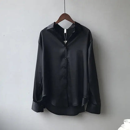 SilkGlow - Elegant Satengbluse med Lange Ermer til Stilige Anledninger Motelys