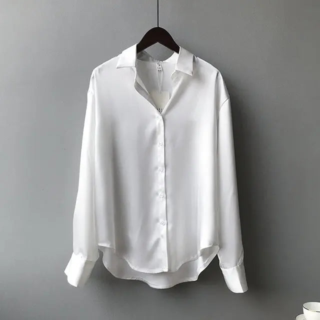 SilkGlow - Elegant Satengbluse med Lange Ermer til Stilige Anledninger Motelys