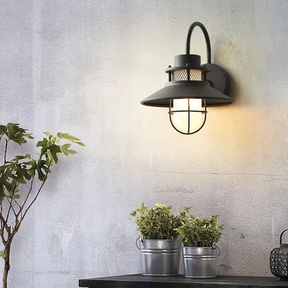 BrightForge - Industriell Utendørslampe for Et Rått Utseende Motelys