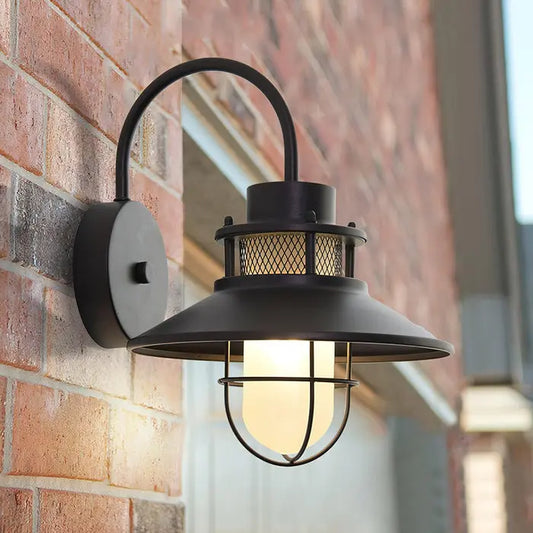 BrightForge - Industriell Utendørslampe for Et Rått Utseende Motelys