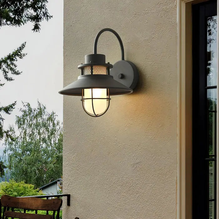 BrightForge - Industriell Utendørslampe for Et Rått Utseende Motelys