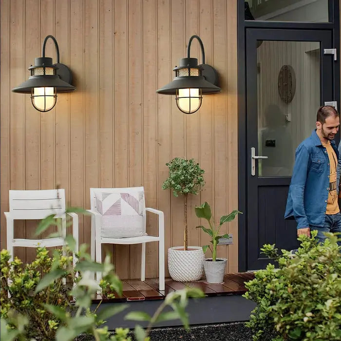 BrightForge - Industriell Utendørslampe for Et Rått Utseende Motelys
