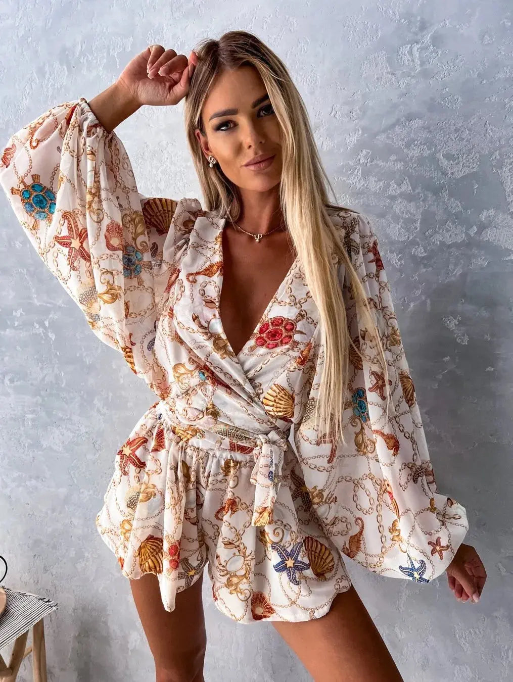 VibeTrend - Sommerlig Jumpsuit Med Dyp V-Hals For Enkslende Stiler Motelys