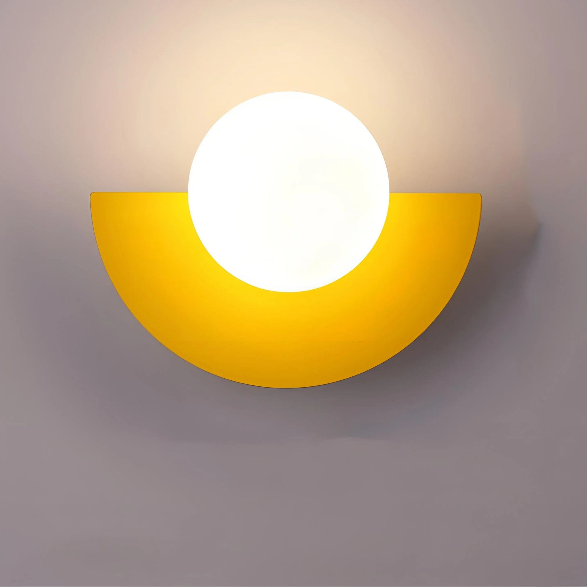 LunaGlow - Stilren Halvsirkelformet Vegglampe for Moderne Rom Motelys
