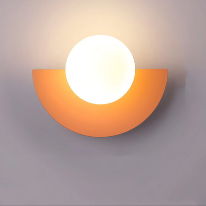 LunaGlow - Stilren Halvsirkelformet Vegglampe for Moderne Rom Motelys