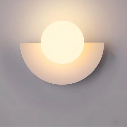 LunaGlow - Stilren Halvsirkelformet Vegglampe for Moderne Rom Motelys