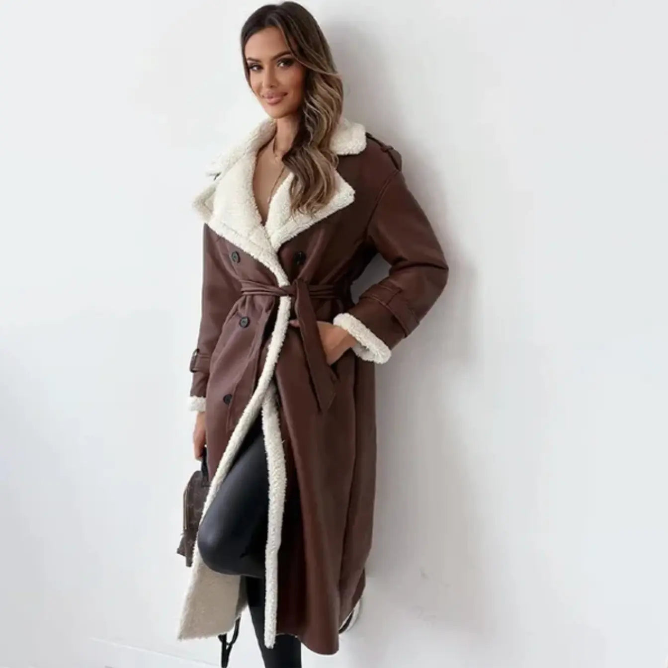 FurElegance - Lang Pelsfrakk for En Glamorøs Look Motelys