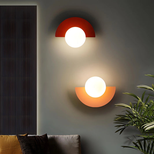 LunaGlow - Stilren Halvsirkelformet Vegglampe for Moderne Rom Motelys