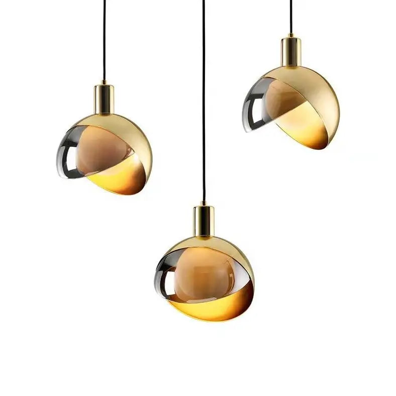 LuxeGlow - Fantastisk Pendellampe i Gullglass for Elegant Belysning Motelys
