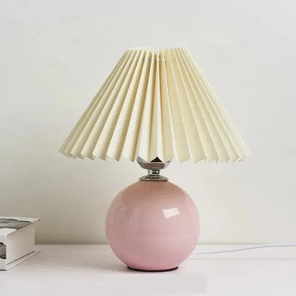 PlisseLuxe - Elegant Bordlampe med Plisseringer for Ditt Hjem Motelys