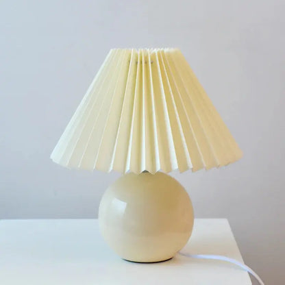 PlisseLuxe - Elegant Bordlampe med Plisseringer for Ditt Hjem Motelys
