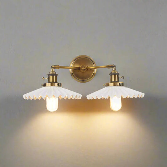 LuxeGlow - Keramisk Dobbelthodelampe med Klassisk Stil Motelys