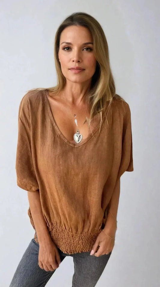 LinenChic - T-skjorte i Lin med V-hals for Kvinner i Stil Motelys