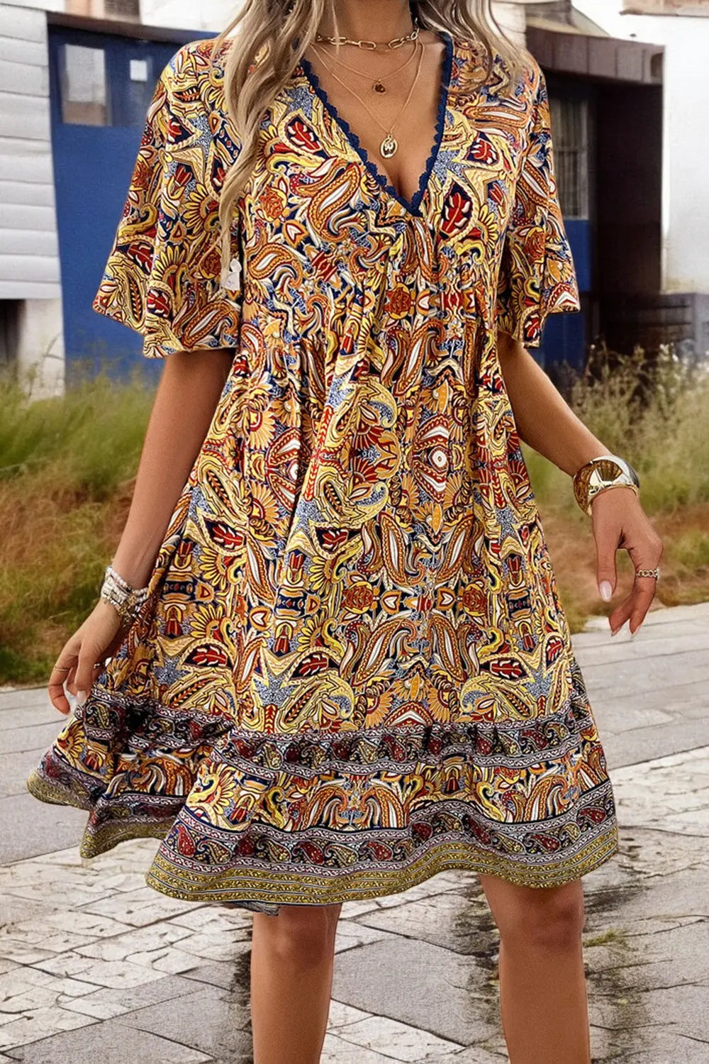 VividChic - Minikjole Med Trykt V-Hals For En Lekker Look Motelys