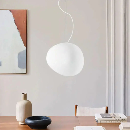 LunaGlow - Stilig Hvit Pebble Pendellampe for Unike Rom Motelys
