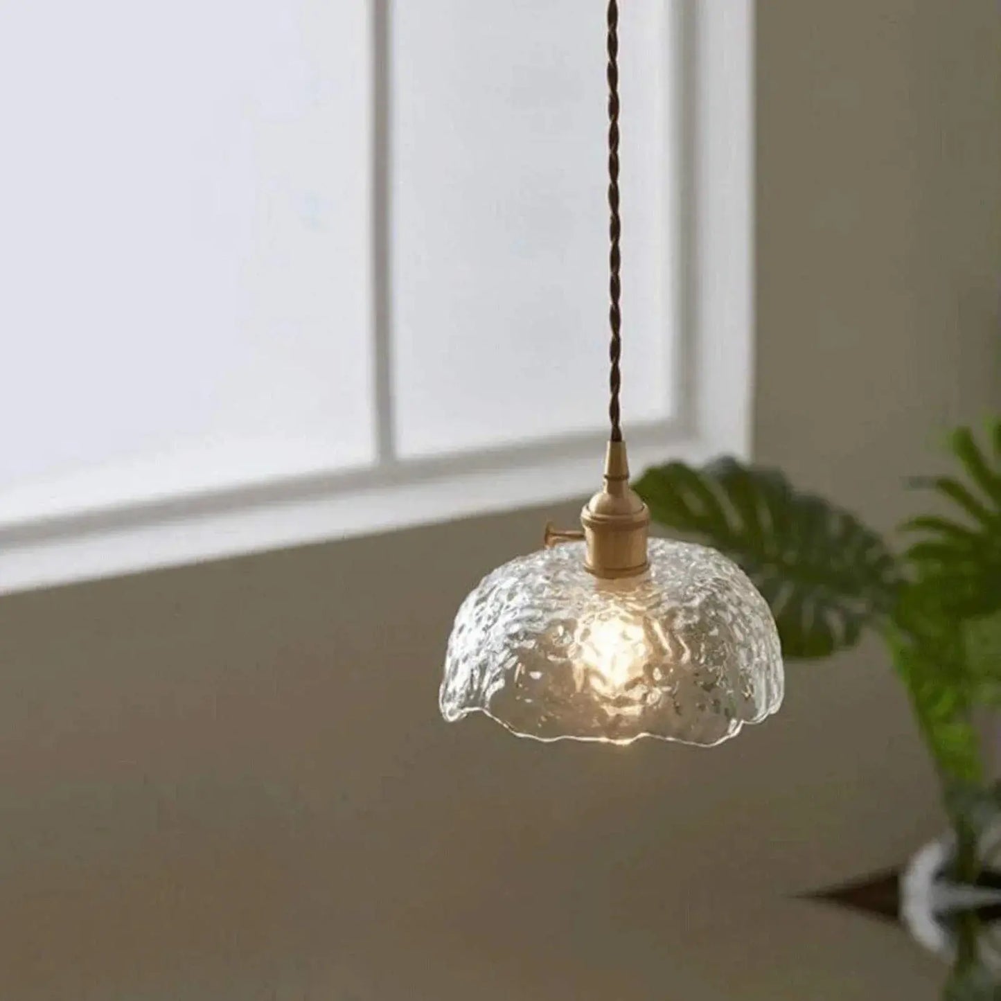 BrassGlow - Elegant Pendellampe i Messingglass for Stilfulle Rom Motelys